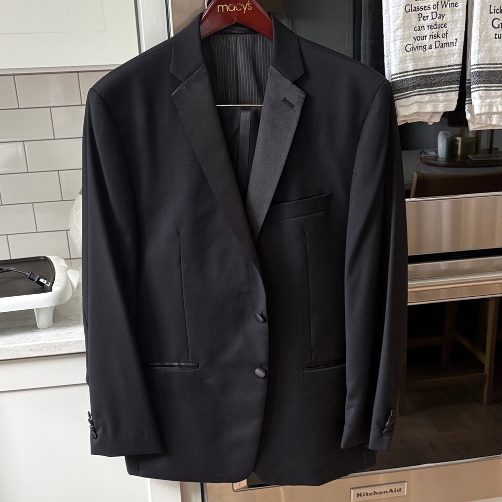 Calvin Klein Elegant Black Tuxedo